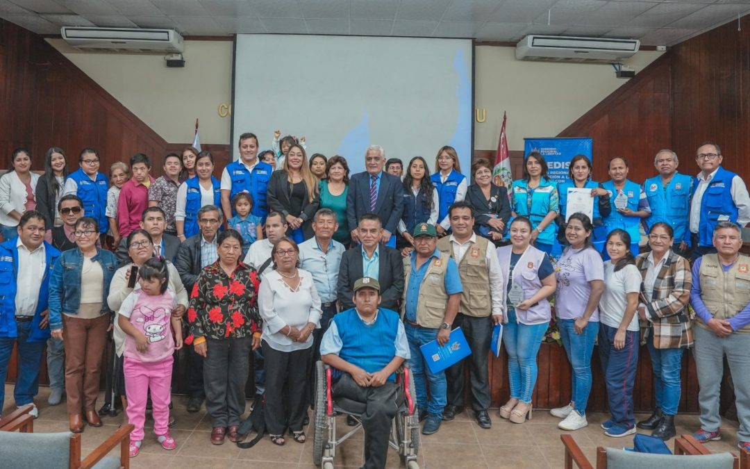 GORE CULMINÓ CURSO GRATUITO DE LENGUA DE SEÑAS PERUANAS «MANOS QUE HABLAN, CONECTANDO CON LA SOCIEDAD».