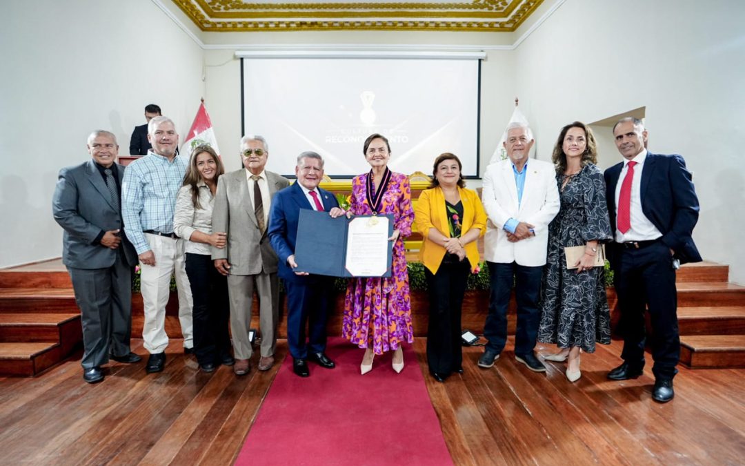 GORE CONDECORÓ A EMPRESARIA ROSARIO BAZÁN DE ARANGURÍ CON LA MEDALLA DE LA LIBERTAD