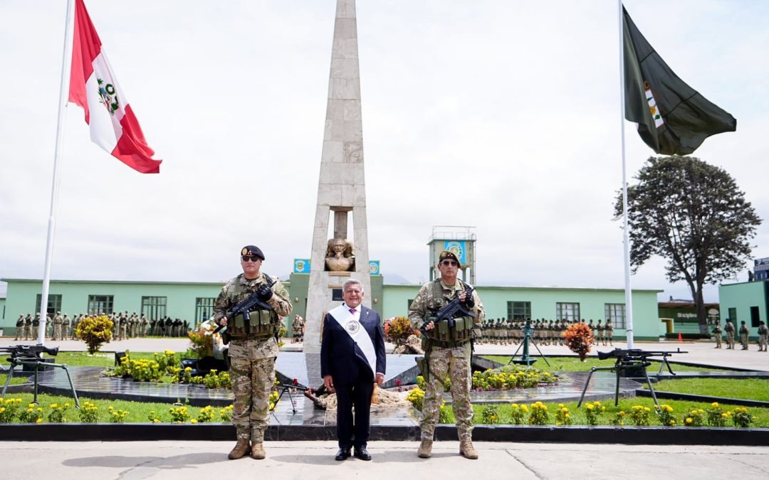 EJÉRCITO AGRADECE Y RECONOCE APOYO DEL GOBERNADOR REGIONAL CÉSAR ACUÑA PERALTA