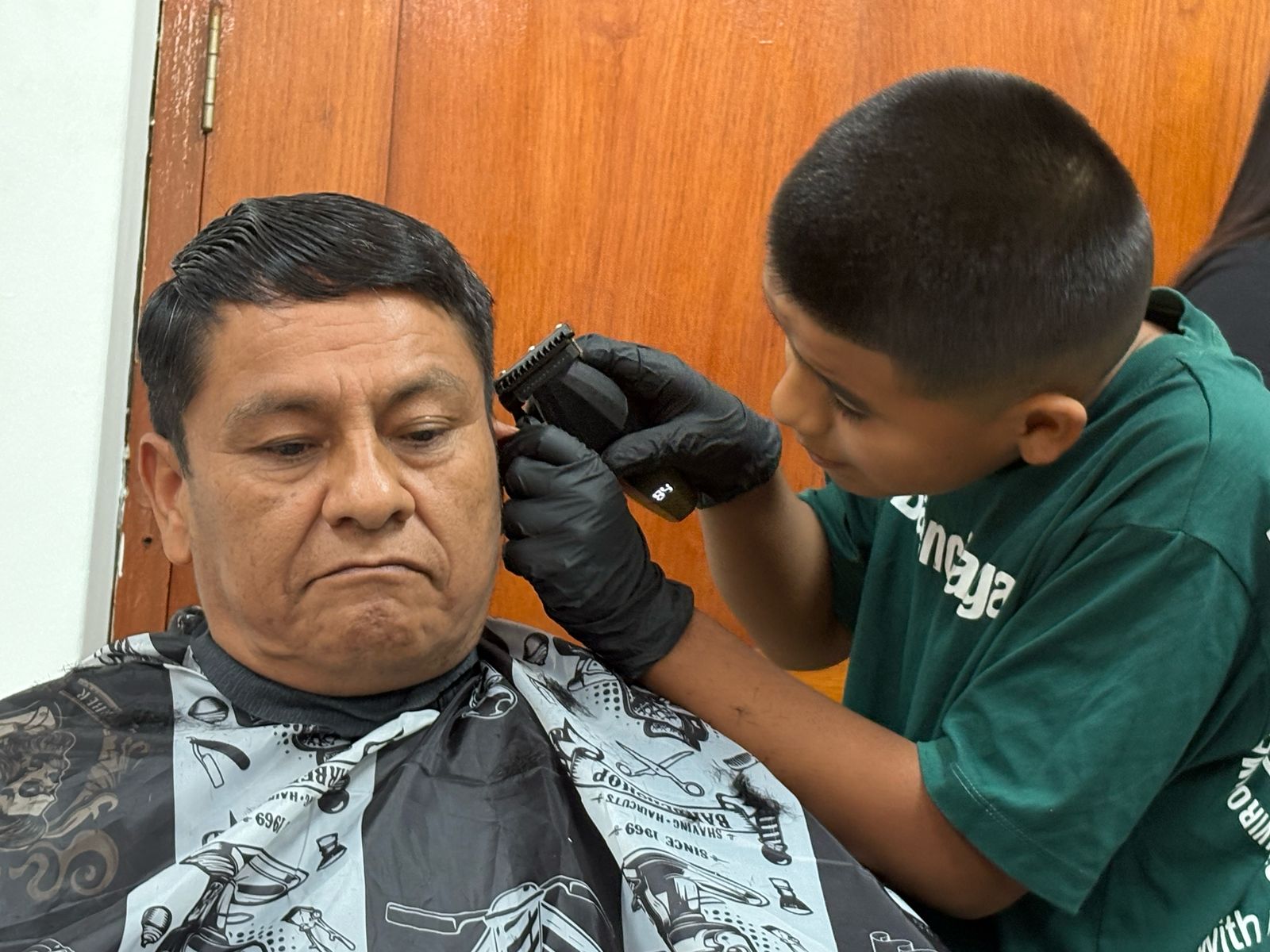 UNO DE LOS BARBEROS MÁS JOVENES DEL PERÚ ESTÁ EN LA LIBERTAD
