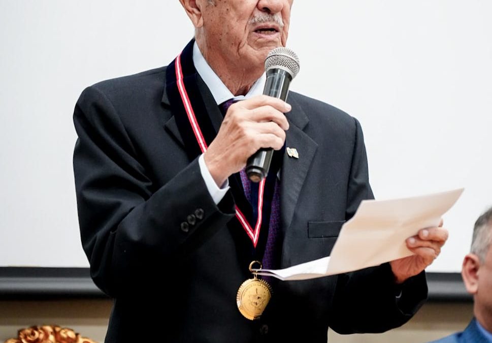 PERIODISTA CARLOS BURMESTER ES CONDECORADO POR EL GORE CON “MEDALLA DE LA LIBERTAD”
