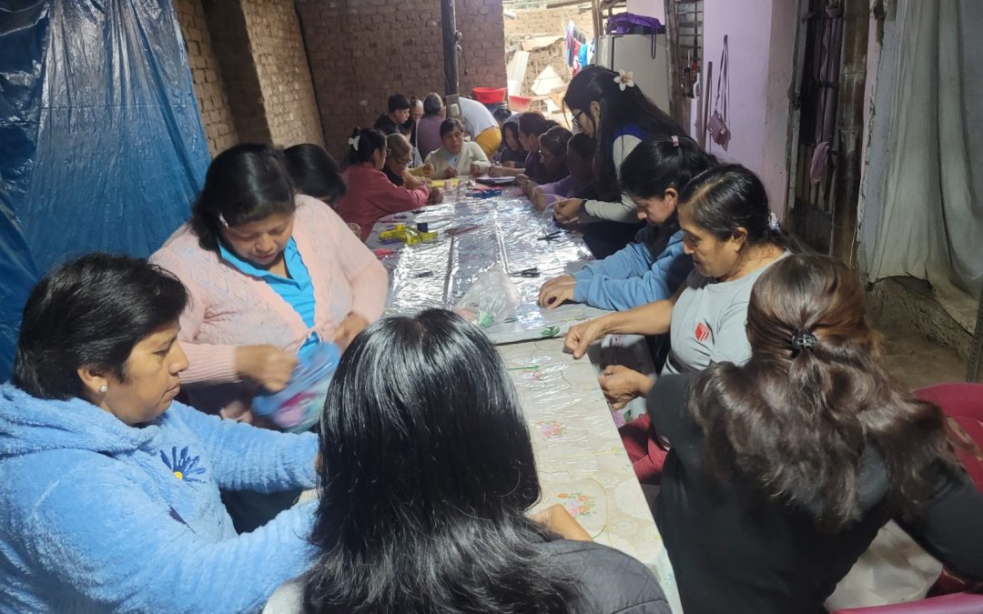 GORE FORTALECE HABILIDADES PRODUCTIVAS DE ARTESANOS CON TALLER DE BISUTERÍA EN EL MILAGRO