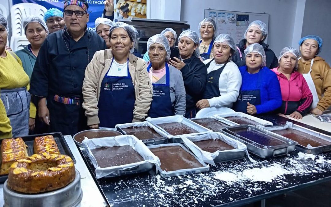 GORE CAPACITA A MADRES EN PANADERÍA Y REPOSTERÍA PARA IMPULSAR EL EMPRENDIMIENTO EN VÍCTOR LARCO
