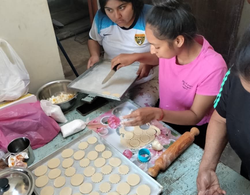 MUJERES DE CHOCOPE FORTALECEN SUS CAPACIDADES PRODUCTIVAS A TRAVÉS DEL CURSO DE REPOSTERÍA IMPULSADO POR EL GORE