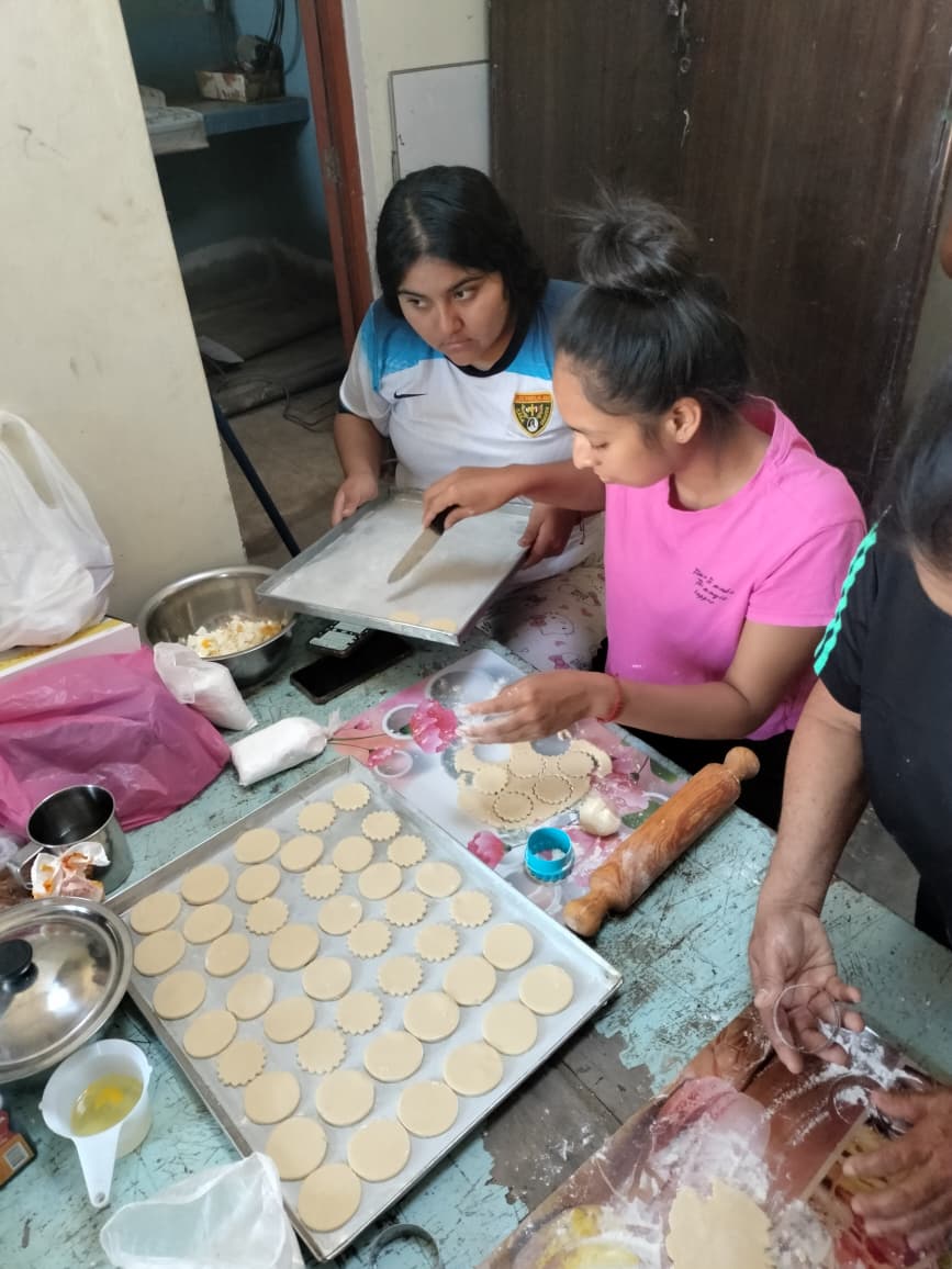 MUJERES DE CHOCOPE FORTALECEN SUS CAPACIDADES PRODUCTIVAS A TRAVÉS DEL CURSO DE REPOSTERÍA IMPULSADO POR EL GORE