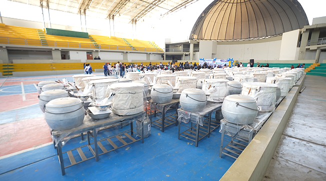 60 KITS DE MENAJERÍA SE ENTREGA A COMEDORES POPULARES DE VIRÚ PARA FORTALECER LA ALIMENTACIÓN