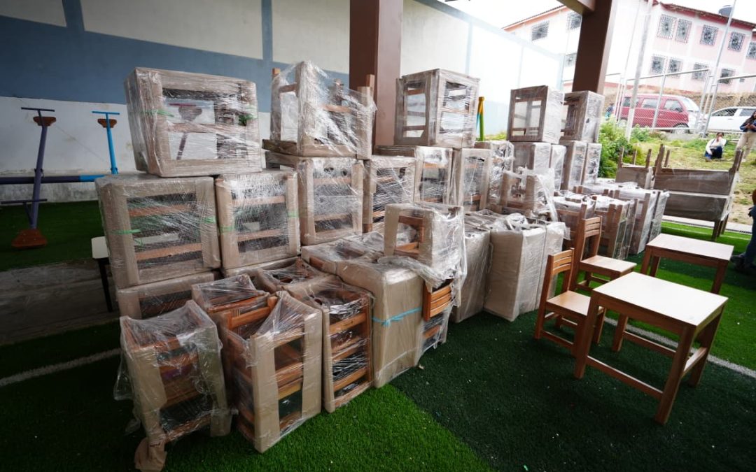 MÁS DE 30 MIL ESCOLARES DE EL PORVENIR YA TIENEN NUEVO MOBILIARIO