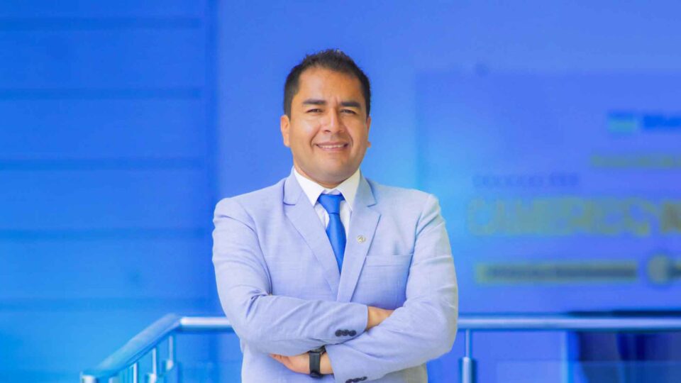 GORE CONDECORA CON “MEDALLA DE LA LIBERTAD” A RECONOCIDO MAESTRO ANDRÉS CALLIRGOS SÁNCHEZ