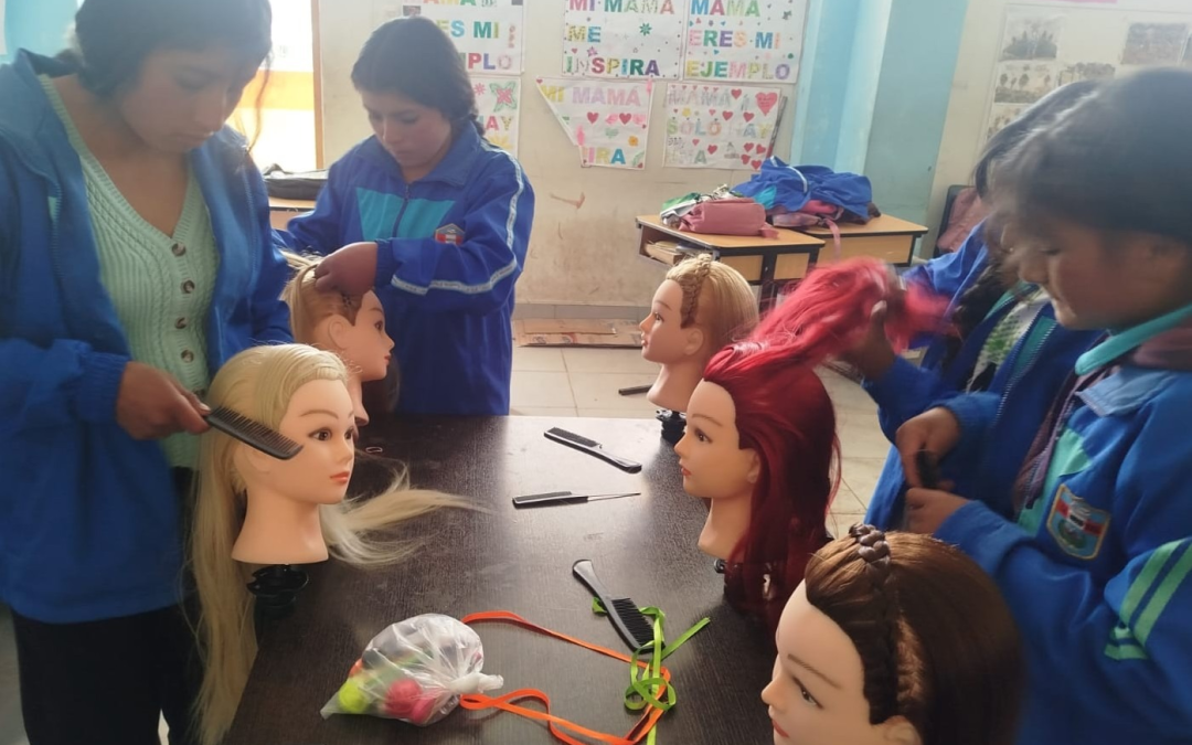 GORE ABRE OPORTUNIDADES DE AUTOEMPLEO CON TALLER DE COSMETOLOGÍA EN OTUZCO