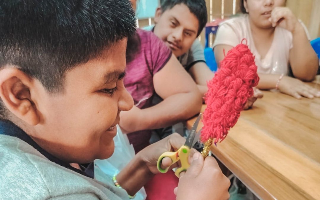 GORE IMPULSA CREATIVIDAD CON TALLER DE MANUALIDADES NAVIDEÑAS EN ALTO TRUJILLO