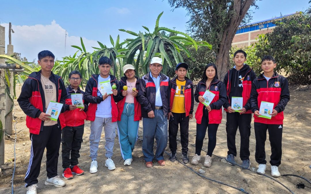 ESTUDIANTES DE CALIPUY CONOCIERON LOS LABORATORIOS Y PARCELAS DEMOSTRATIVAS DE CHAVIMOCHIC