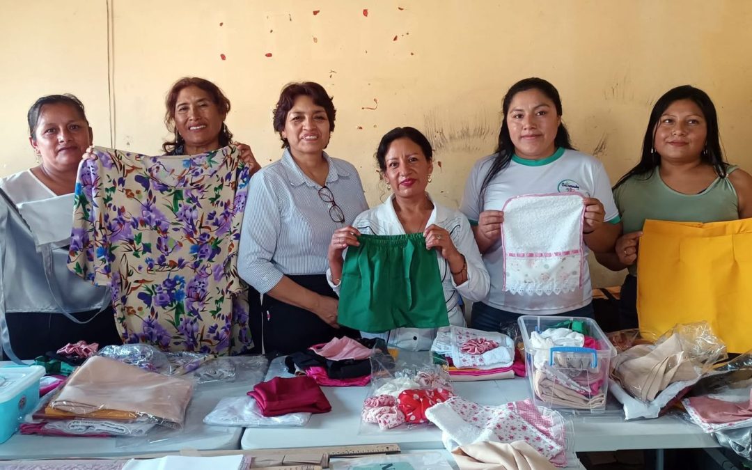 MÁS DE 20 MADRES DE FAMILIA DE LAREDO CULMINAN TALLER GRATUITO DE COSTURA