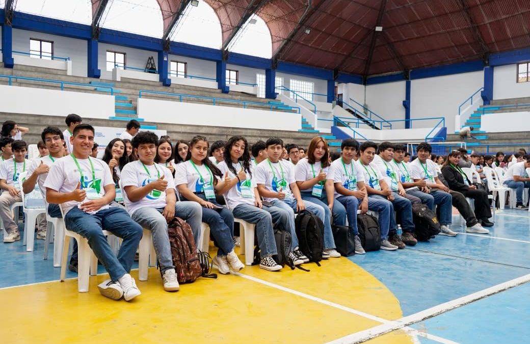 GORE JURAMENTA A 600 PROMOTORES DEL CUIDADO DEL AMBIENTE