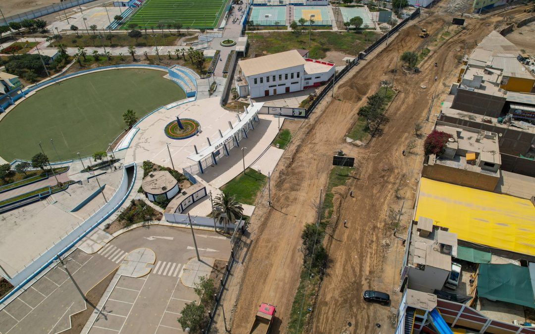 NUEVA AV. CÉSAR VALLEJO AVANZA A BUEN RITMO CON DEMOLICIÓN DE PISTA Y VACIADO DE CONCRETO EN VEREDAS