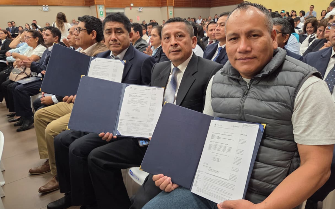 350 TRABAJADORES ADMINISTRATIVOS DEL SECTOR SALUD YA TIENEN PLAZA PERMANENTE